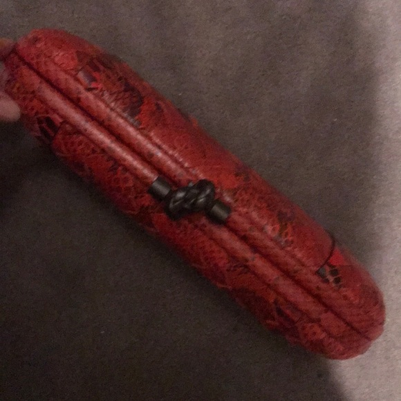 New Authentic Bottega Veneta snake skin clutch bag - Picture 7 of 8